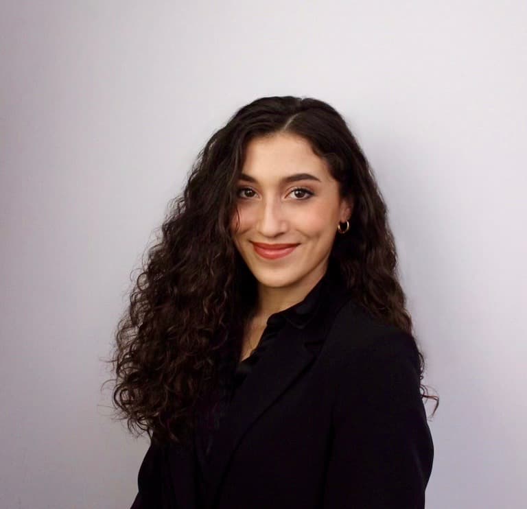 Sofia Pantazopoulos, PMU artist at FYSTYBROWZ — editorial portrait against a soft light backdrop